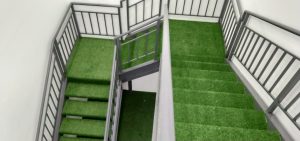 thảm cỏ lót cầu thang