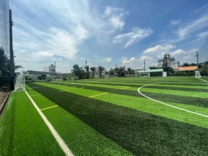 thi công sân bóng đá chợ gạo