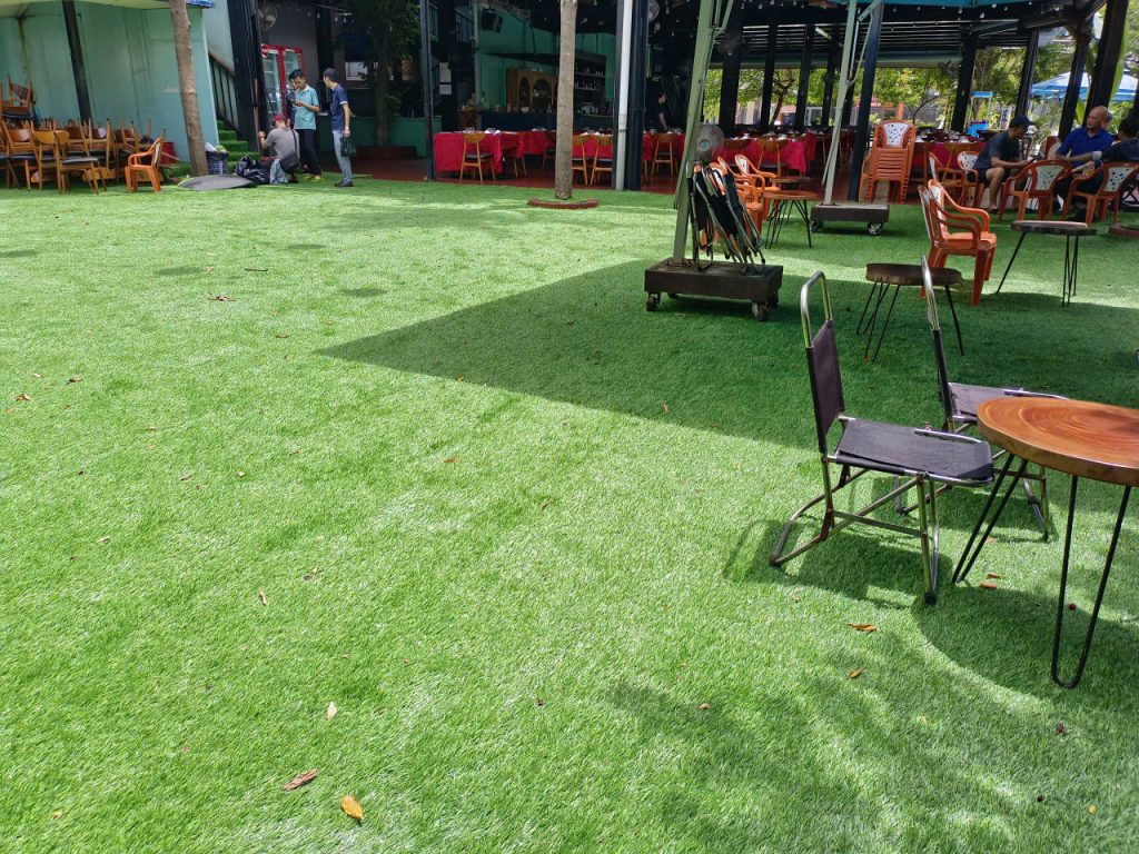 thảm cỏ lót nhà hàng